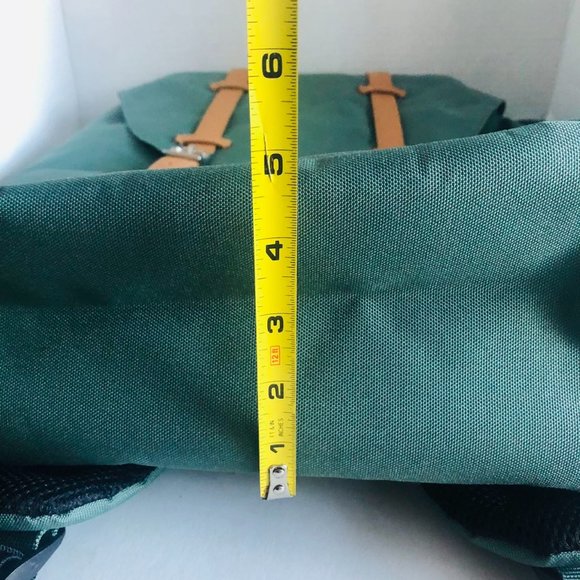 RARE NWT - Herschel Retreat Backpack - Classic | Mid-Volume 19.5 L - Dark Forest - Picture 16 of 17